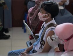 Siap PTM, Ratusan Siswa SMK Negeri 1 Warungasem Ikuti Vaksin