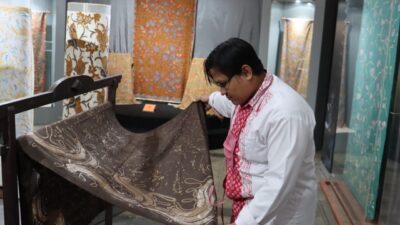 Batik Berusia 1 Abad Ditambahkan di Museum Batik Pekalongan