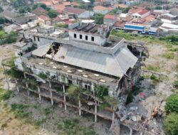 Bangunan Eks Mall Borobudur Pekalongan Dibongkar