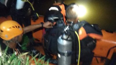Tim SAR Gabungan melakukan pencarian bocah tenggelam di sungai sambong Batang