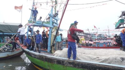 Nelayan Batang Gelar Nyadran Laut