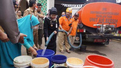 Kekeringan! Warga Desa Tambahrejo Kesulitan Dapat Air Bersih